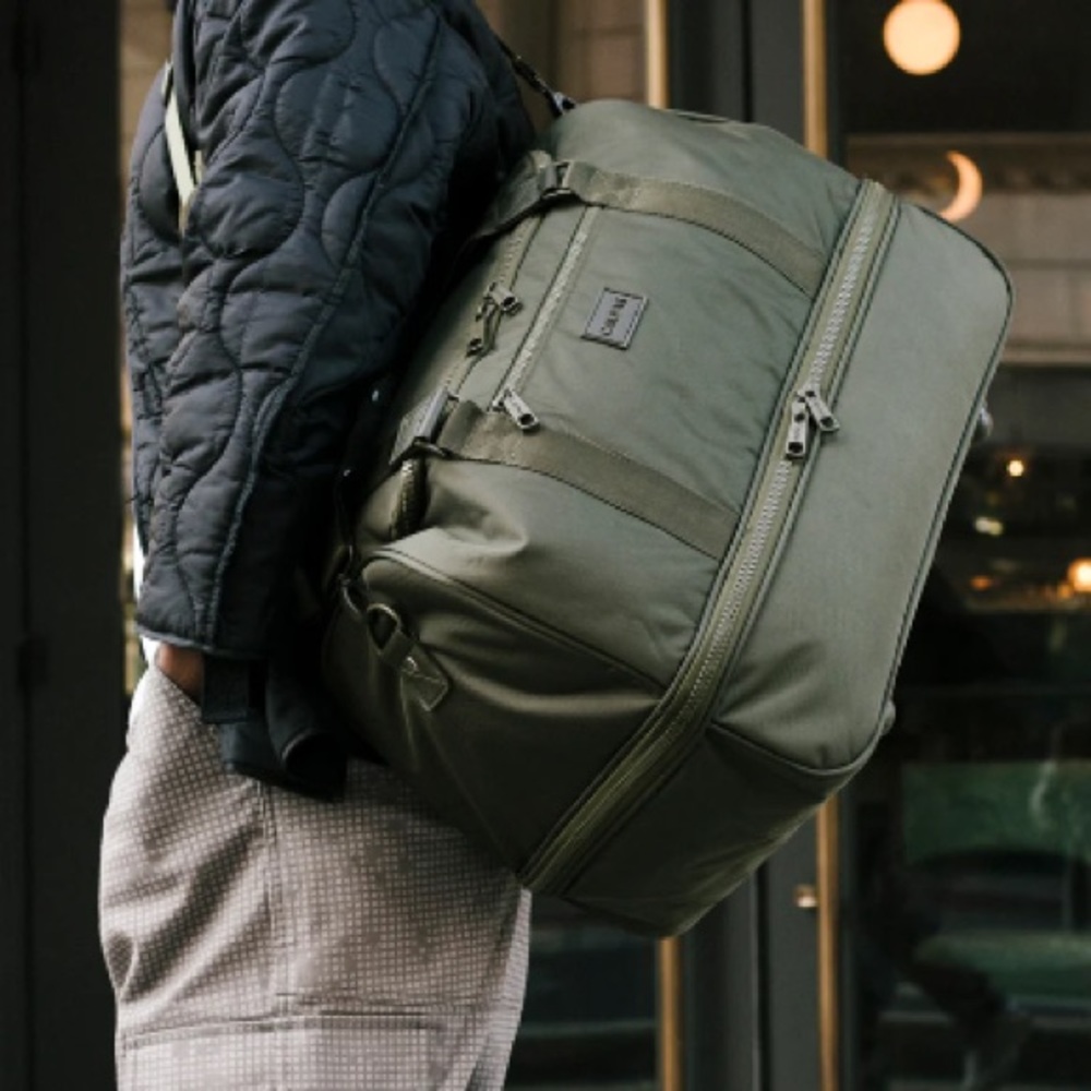 CALPAK Stevyn Duffle Army Green